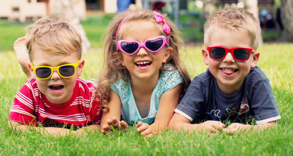 Γιατί τα παιδιά πρέπει να φορούν γυαλιά ηλίου;